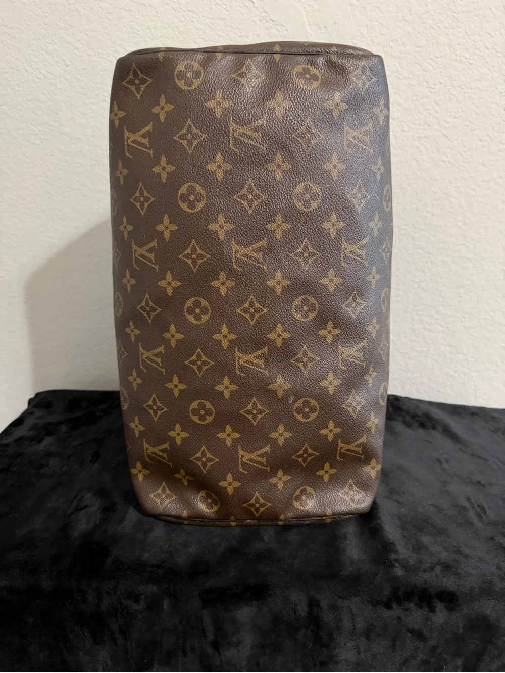 Louis Vuitton iconic lv